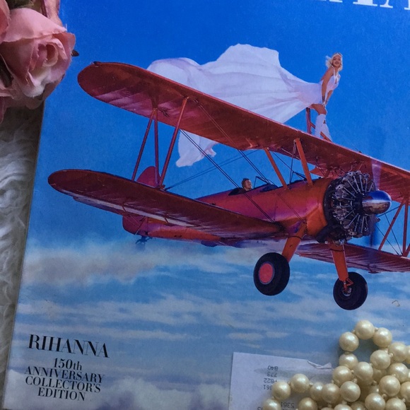 • F R E E • NEW • 4 Issues HARPER’S BAZAAR ELLE MAGAZINE Rihanna Angelina &  JLo - Picture 4 of 16